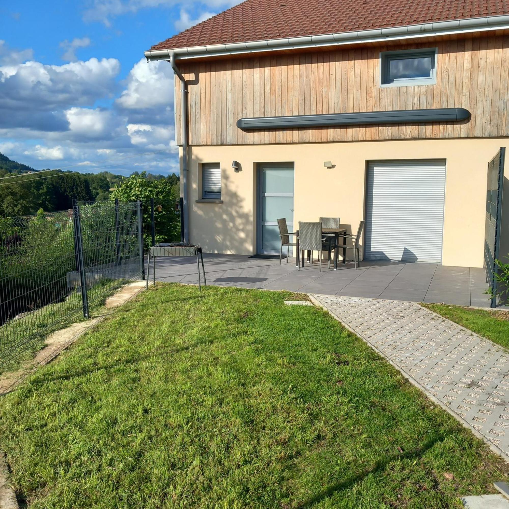 Chez Gigi Et Malou - Gite Brimbelle Champ-le-Duc Esterno foto